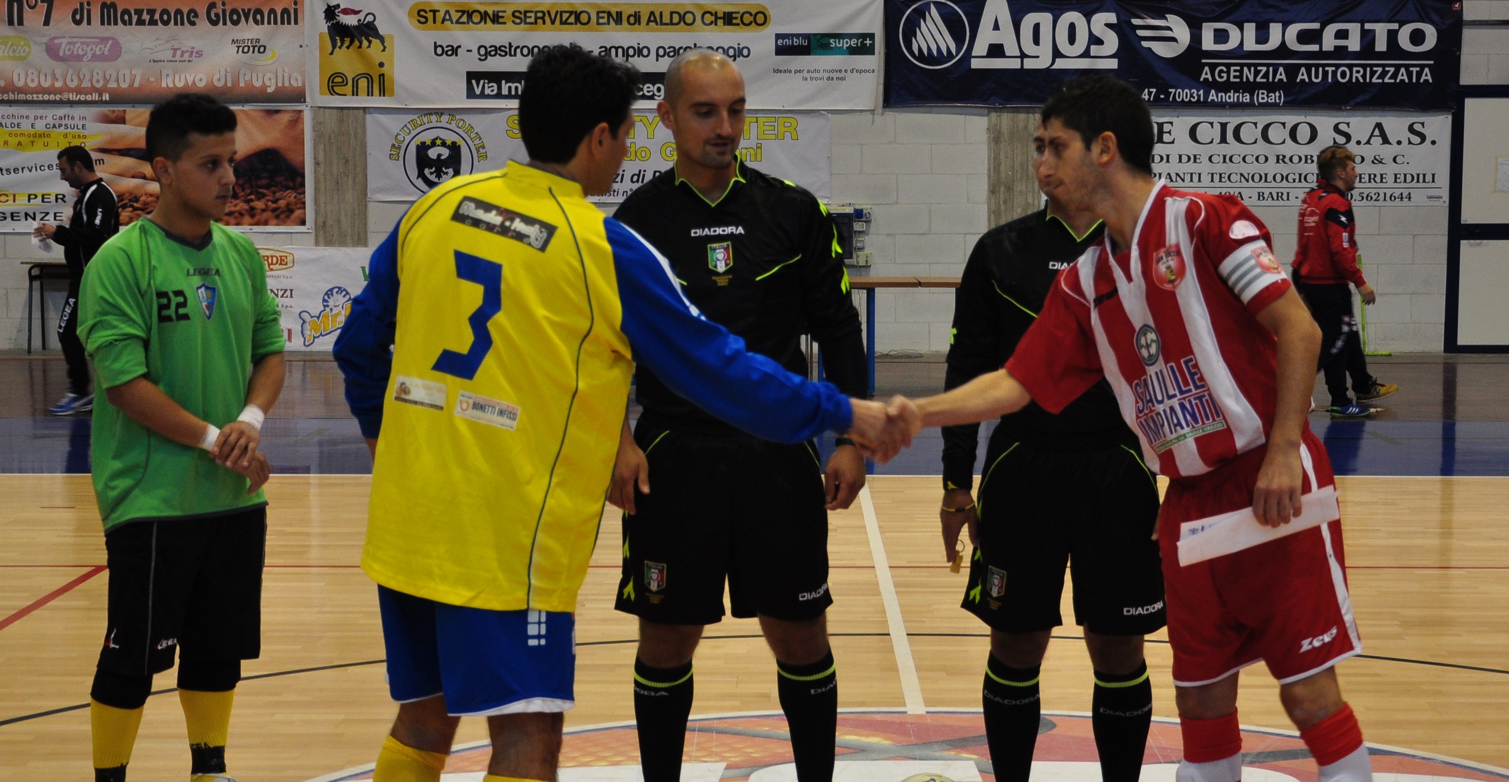 i due capitani a centrocampo