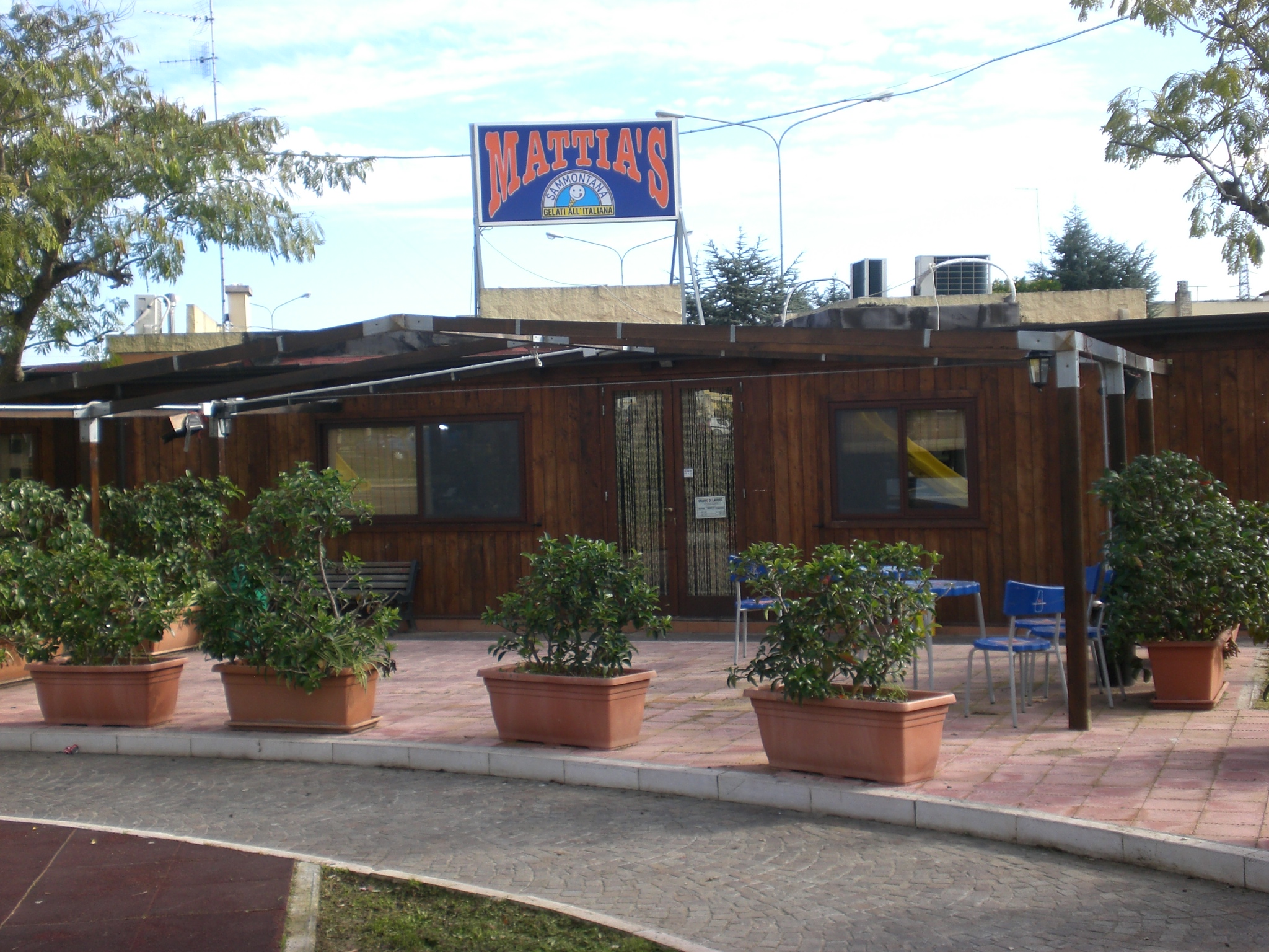 il vecchio bar "Mattia's" del piazzale